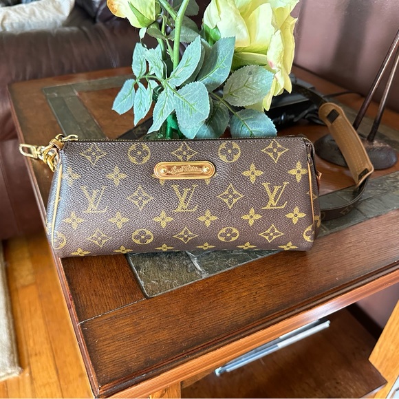 Authentic Louis Vuitton eva.with automatic monogram strap - Picture 3 of 10